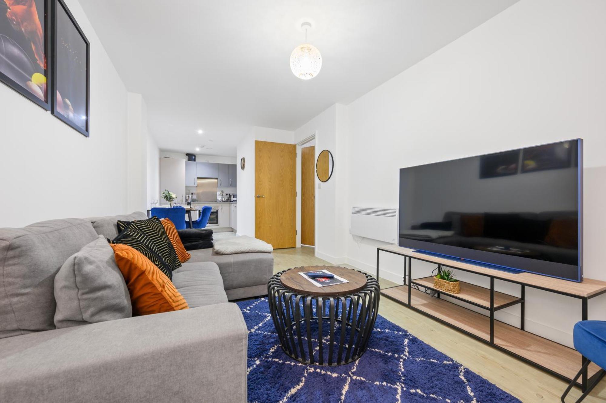 Stylish & Spacious Salford Quays One Bedroom High Floor Apartment With Balcony Манчестер Экстерьер фото