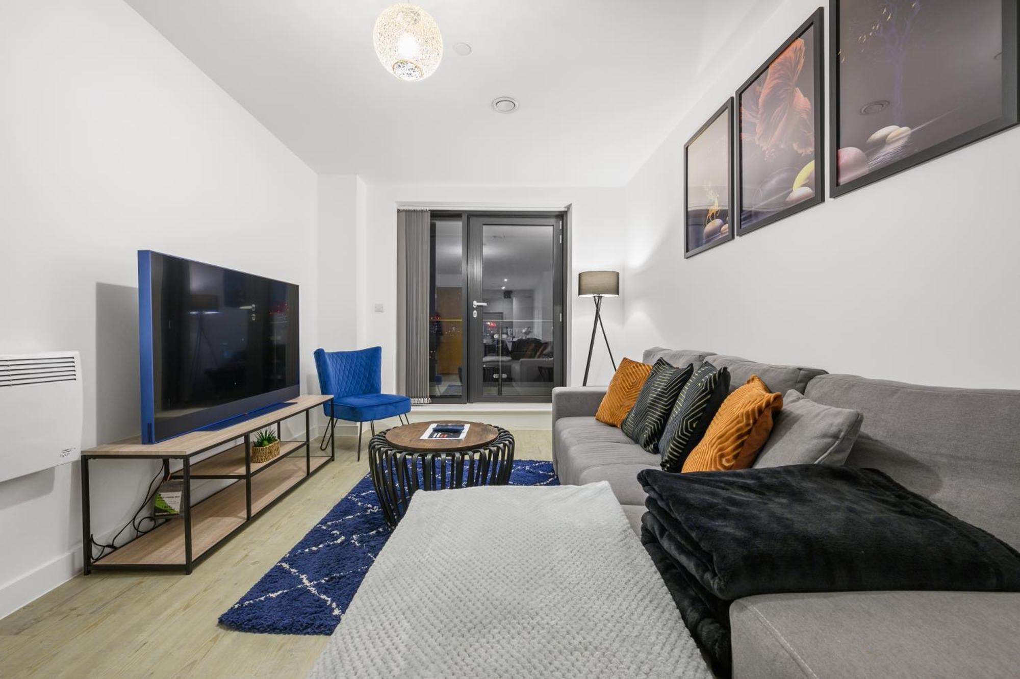 Stylish & Spacious Salford Quays One Bedroom High Floor Apartment With Balcony Манчестер Экстерьер фото