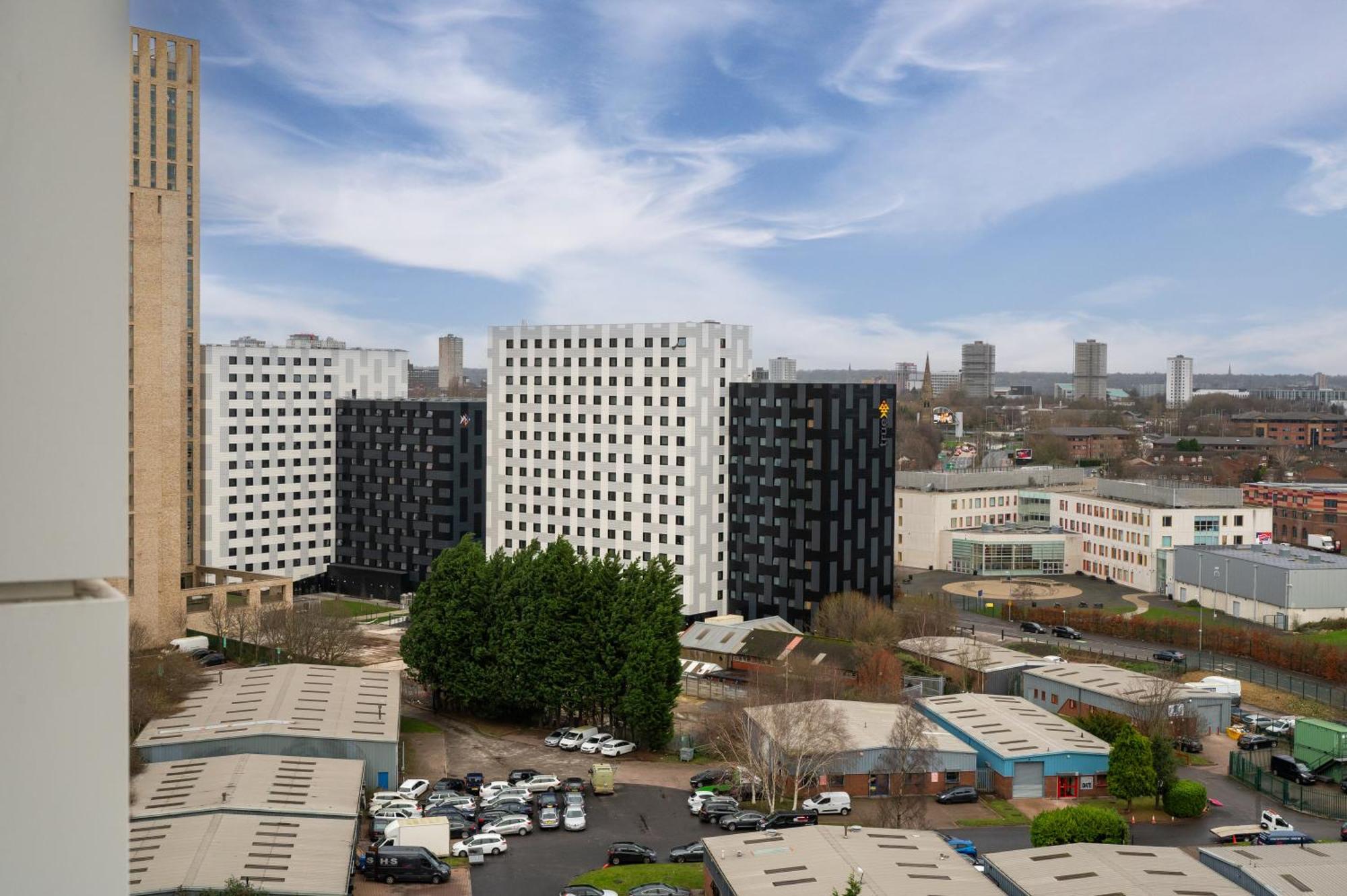 Stylish & Spacious Salford Quays One Bedroom High Floor Apartment With Balcony Манчестер Экстерьер фото